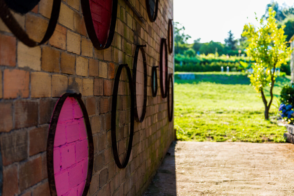 Detalle del paso de la huerta delantera a la trasera